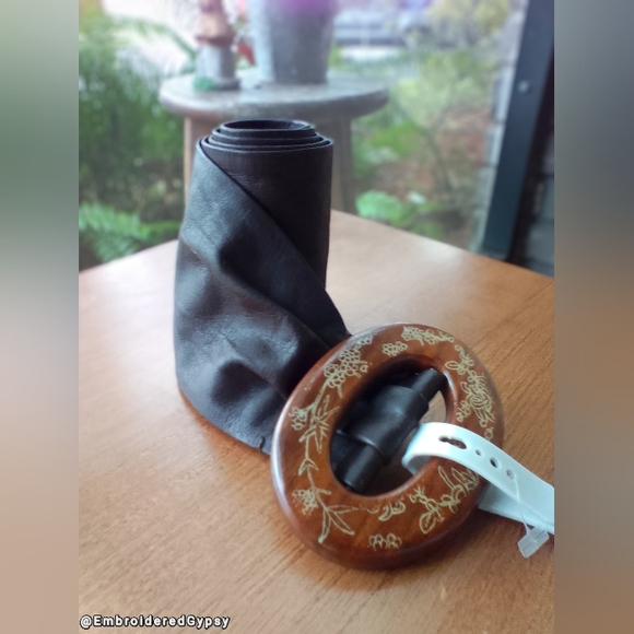 Vintage Brown Leather Hand Painted Wooden O-ring Asymmetrical Belt Size S/M - Picture 9 of 9